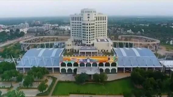 हॉटेल,एअरपोर्ट नाही,तर फाईव्ह स्टार स्टेशन! पुनर्विकसित गांधीनगर रेल्वे स्टेशनचं थक्क करणारं नवं रुप