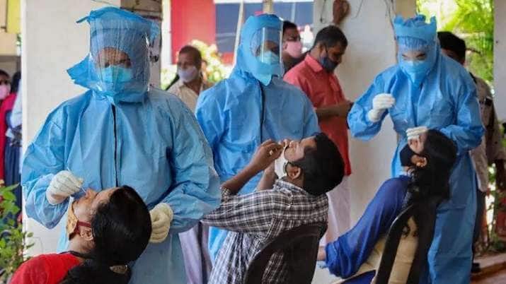 More than 5  Percent positivity rate in 99 districts of the country, Kerala has the highest number of new cases Coronavirus: अभी भी कोविड की गिरफ्त में देश के 99 जिले, केरल में आ रहे सबसे ज्यादा नए मामले 