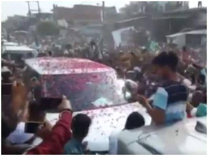 उत्तर प्रदेश: असदुद्दीन ओवैसी ने मुरादाबाद में किया रोड शो, इक्कठा हुए समर्थकों ने उड़ाई कोरोना नियमों की धज्जियां