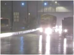 Mumbai Rain: मुंबई के कई इलाकों में बारिश शुरू, ईस्टर्न एक्सप्रेस हाईवे का देखें नजारा