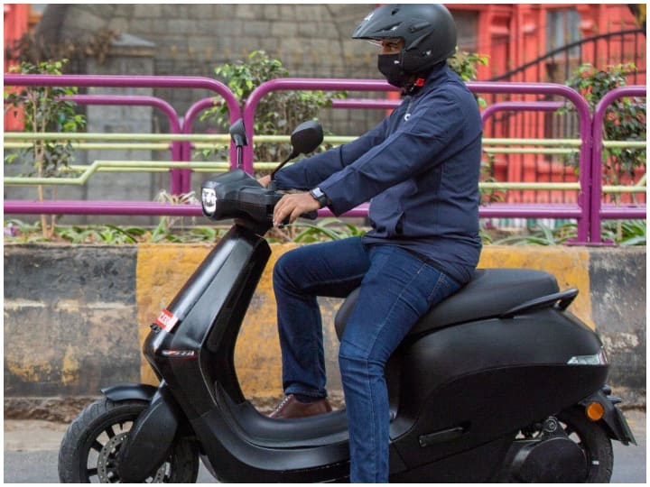 Ola Electric Scooter booking started in India will compete with Bajaj Chetak Ola इलेक्ट्रिक स्कूटर का खत्म हुआ इंतजार, 500 रुपये से भी कम में कर सकते हैं बुक