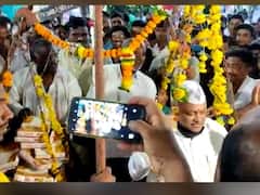 मलकापूरच्या आमदारांचा प्रताप! वाढदिवसाला रॅली काढली, गुन्हा दाखल केल्यानंतरही केली पेढ्यांची तुला