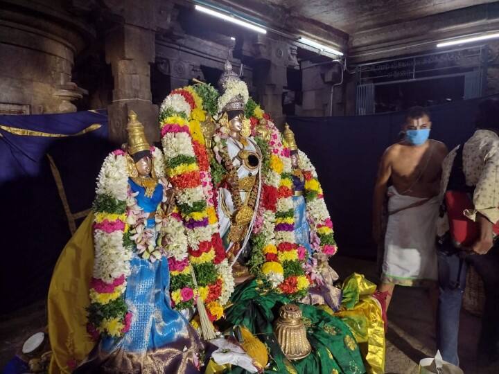 கள்ளழகர் சிறப்பு அலங்காரத்தின் காட்சி.