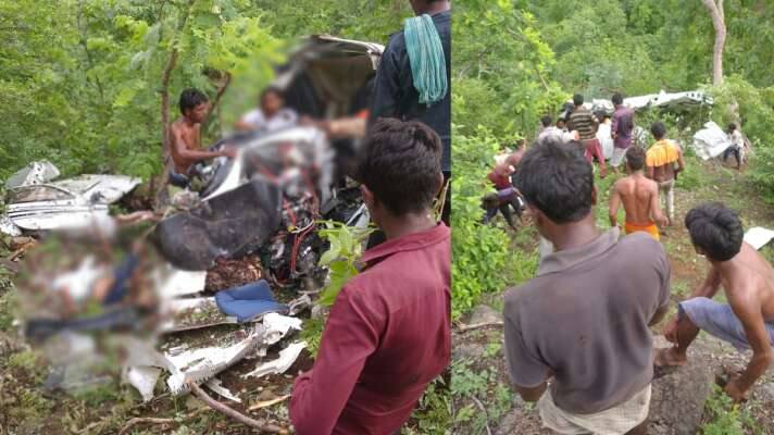 One dead, another injured in chopper crash in Maharashtra's Jalgaon Maharashtra Chopper Crash: ਜਲਗਾਓਂ ਵਿੱਚ ਹੈਲੀਕਾਪਟਰ ਹਾਦਸਾਗ੍ਰਸਤ, ਇੱਕ ਦੀ ਮੌਤ
