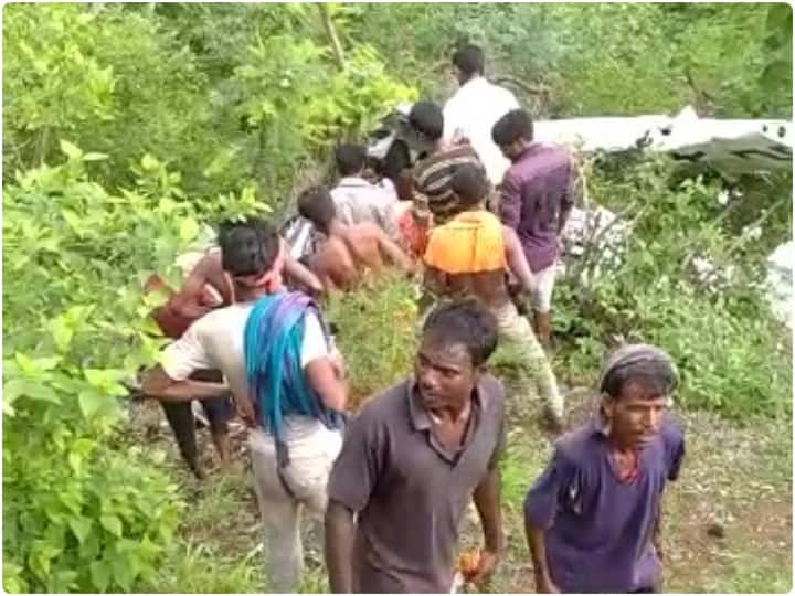 Maharashtra: One person dies, another injured in a chopper crash in Jalgaon महाराष्ट्र के जलगांव में ट्रेनिंग एयरक्राफ्ट दुर्घटनाग्रस्त, एक की मौत, ज्योतिरादित्य सिंधिया ने कहा दुर्भाग्यपूर्ण