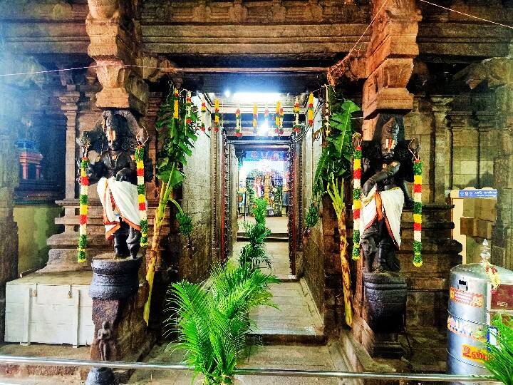 கள்ளழகர் கோவில் வளாகத்தில் சிறப்பு ஏற்பாடு காட்சி.