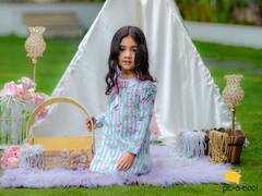 Child actress allu arha pics: நடக்கும் நடையும் ஒரு பல்லாக்கு பல்லாக்கு சிரிக்கும் சிரிப்பும் ஒரு மத்தாப்பு -  அல்லு அர்ஹா