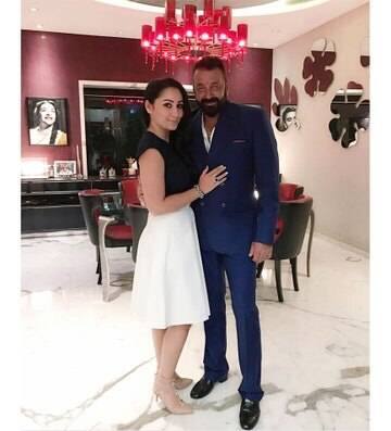 मान्यता का असली नाम दिलनाज शेख है. उनका जन्म मुस्लिम परिवार में हुआ और वह दुबई में पली-बढ़ीं. उन्होंने फिल्म में सारा खान के नाम से एंट्री की थी.