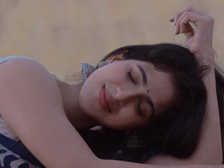 சாய்ந்தாடும் சங்கில் துளி பட்டாலும் முத்தாகிடும் முத்துண்டே