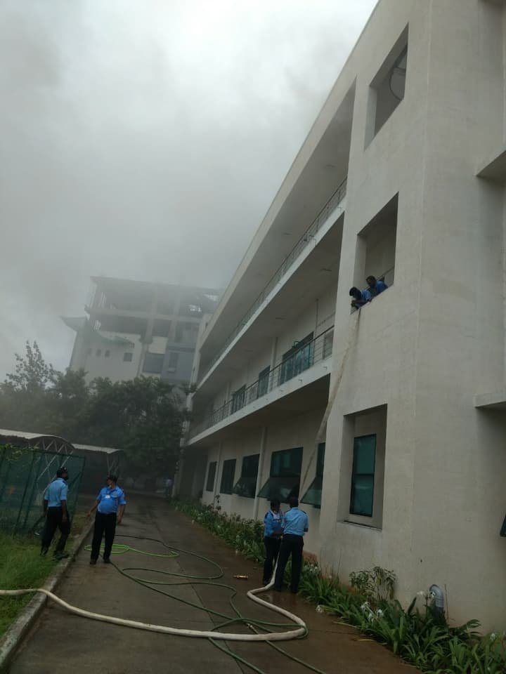 IISERमधील लॅबमध्ये सुरुवातीला आग लागली असल्याची माहिती आहे.