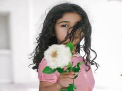 Child actress allu arha pics: நடக்கும் நடையும் ஒரு பல்லாக்கு பல்லாக்கு சிரிக்கும் சிரிப்பும் ஒரு மத்தாப்பு -  அல்லு அர்ஹா