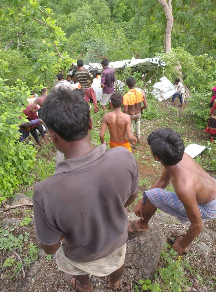 ही घटना जंगल परिसरात घडली असल्याने या ठिकाणी पोहचण्यासाठी यंत्रणेला ही मोठे कष्ट पडत असल्याचे सांगण्यात येत आहे.घटनास्थळी अद्यापही मदत व बचाव कार्य सुरु आहे.