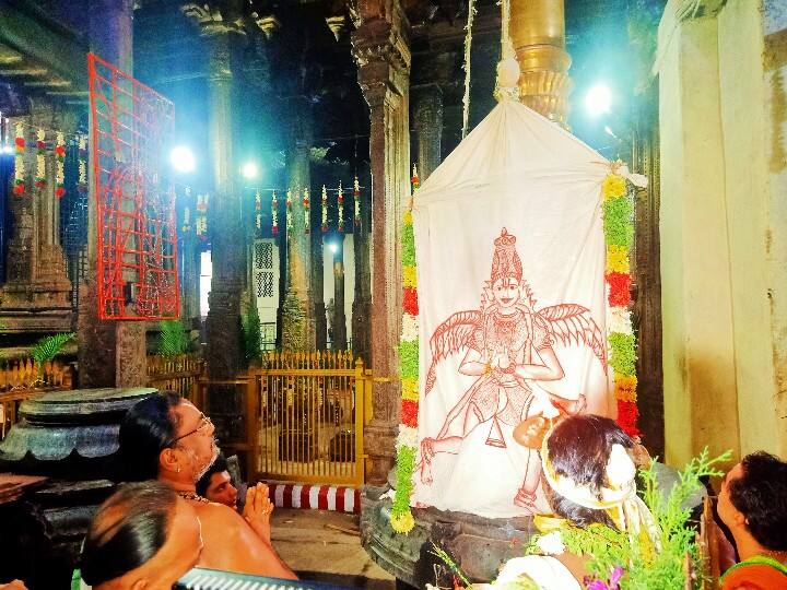 அழகர்கோவிலில் கொடியேற்றம் நிகழ்வு நடைபெற்றபோது.
