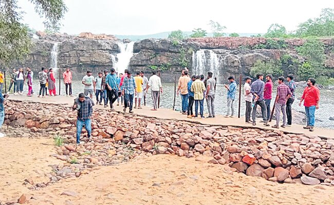 Telangana Waterfalls:ప్రకృతి కాంతకు ఎన్నెన్ని హొయలో....