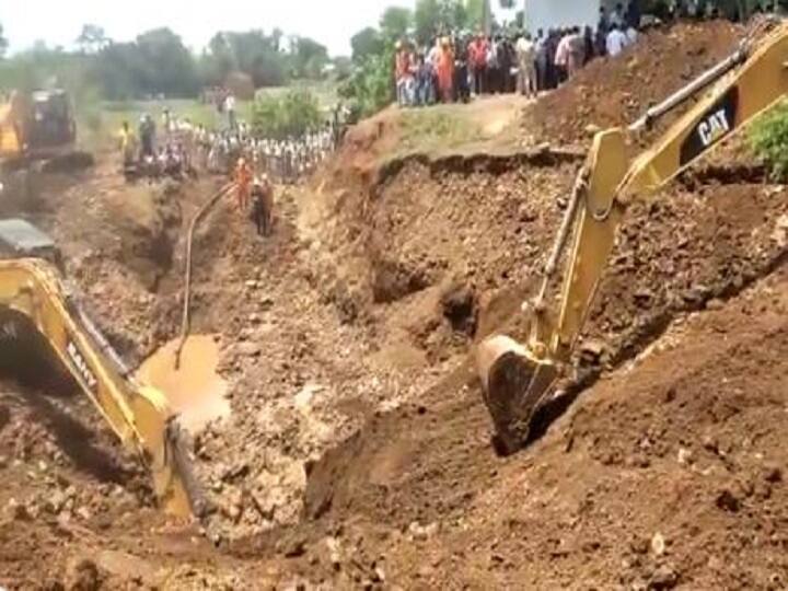 Madhya Pradesh well accident people fall into well while rescuing girl in Vidisha four dead मध्य प्रदेश कुआं हादसा: 19 लोग निकाले गए, 4 की मौत, बचाव अभियान जारी