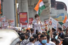 Thousands neglect COVID protocol, gather to welcome Priyanka Gandhi in UP | LIVE visuals
