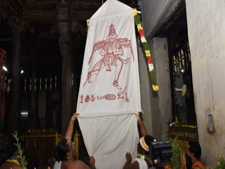 கோவில் வளாகத்தில் கொடியேற்றம் நடைபெற்றபோது.