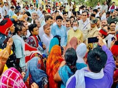 UP: नेता प्रतिपक्ष रामगोविंद चौधरी ने आजमगढ़ पहुंचकर पीड़ित परिवार से की मुलाकात, पुलिस और योगी सरकार पर लगाए गंभीर आरोप