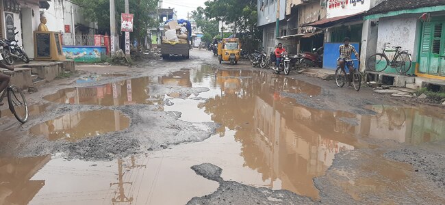 Dangerous Roads: వదల బొమ్మాళీ వదల .... రోడ్కెక్కితే అంతే...ఏటా ఇంతే....