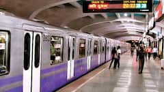 Kolkata Metro service: মেট্রো পরিষেবা স্বাভাবিক হওয়ার দিনে অফিস টাইমে ব্যস্ত এসপ্ল্যানেড স্টেশন