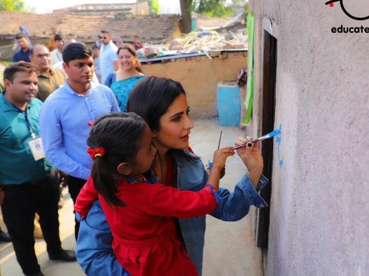 கத்ரீனா லண்டனில் மாடலிங் செய்யத் தொடங்கினார், மேலும் லண்டன் பேஷன் வீக்கின் ஒரு பகுதியாக பேஷன் ஷோக்களில் பணியாற்றியுள்ளார் என்பது குறிப்பிடத்தக்கது