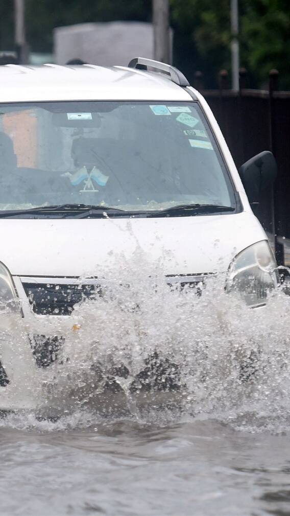 মুম্বইয়ে রেকর্ড বৃষ্টি, পরিস্থিতি মোকাবিলায় জাতীয় বিপর্যয় মোকাবিলা বাহিনী