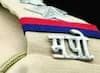 महाराष्ट्र: हिस्ट्री शीटर को केक खिलाते दिखाई दिया पुलिसकर्मी, जांच के आदेश जारी