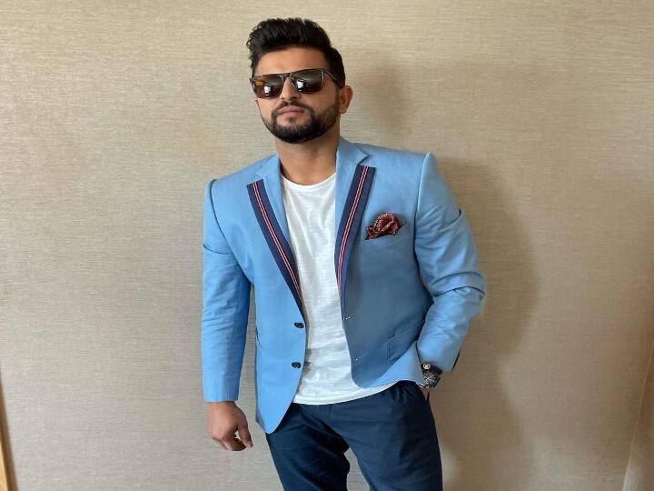 ரெய்னா தனது டெஸ்ட் போட்டியில் விளையாடுவதற்கு முன்பு ,அதிக எண்ணிக்கையில் ஒருநாள் சர்வதேசத்தில் போட்டியில் (108) விளையாடியுள்ளார்.