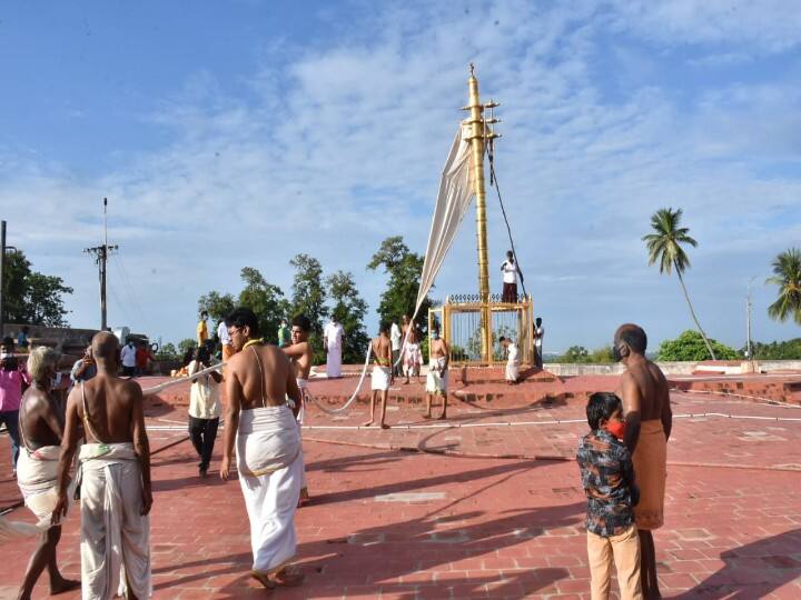 கொடியேற்ற நிகழ்வு கோவில் மேல் தளத்தின் காட்சி.