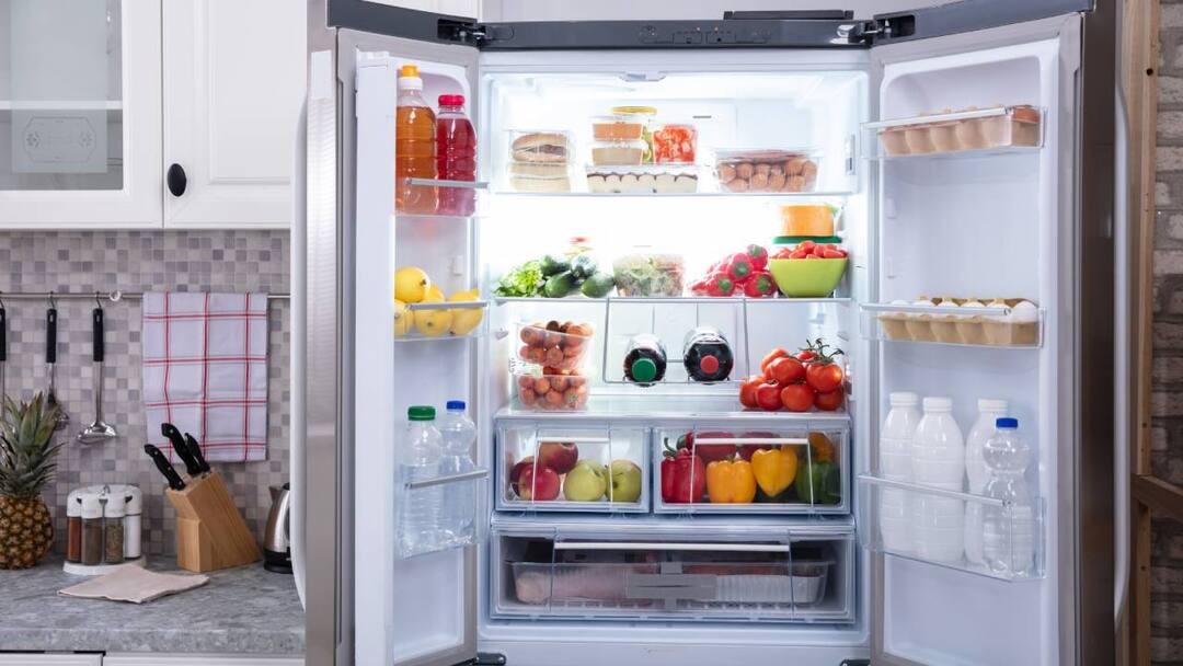 Kitchen Hacks: Make Your Dirty Fridge Shine Just Like A Brand New - Know How To Clean It Easily Kitchen Hacks: Make Your Dirty Fridge Shine Just Like A Brand New - Know How To Clean It Easily