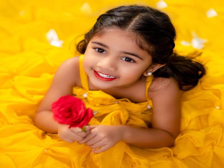 அவரது பெரிய தாத்தா அல்லு ராமலிங்கையா, தாத்தா பிரபல தயாரிப்பாளர் அல்லு அரவிந்த் மற்றும் அவரது தந்தை அல்லு அர்ஜுன்.