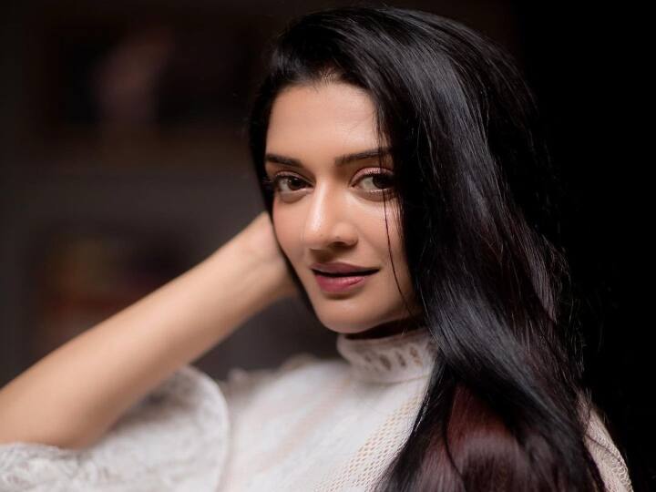 இவர் தமிழ் , மலையாளம் மற்றும் தெலுங்கு படங்களில் நடித்துள்ளார்