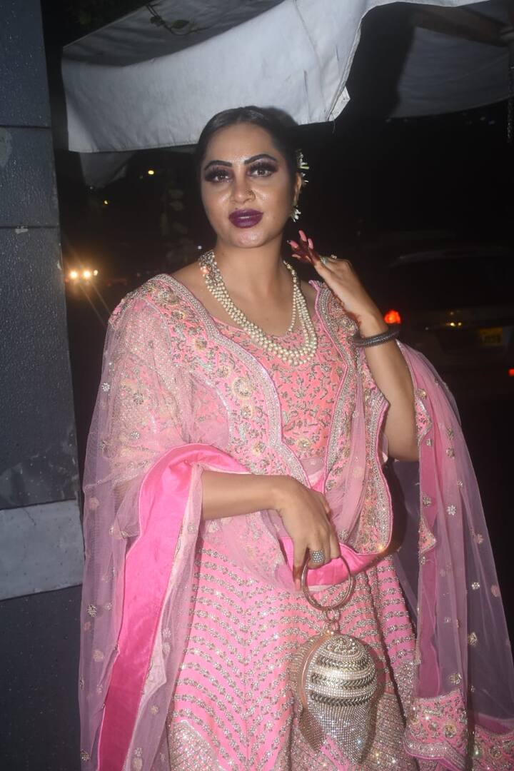 'Bigg Boss 14' contestant Arshi Khan returned to Mumbai after fulfilling her professional commitments to attend Rahul and Disha's sangeet night. (PIC Credit: Manav Manglani)