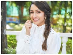 Shraddha Kapoor के इन सिम्पल टू स्टाइलिश लुक्स के साथ इन गर्मियों को आप भी बना सकती हैं शानदार