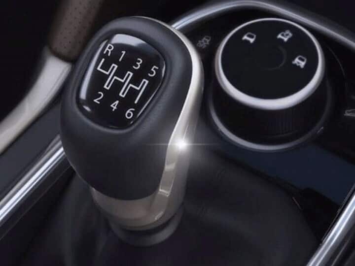 4 mistakes of changing gears which reduce the mileage of the car Car Gear Shifting Tips: गियर बदलने के 4 गलत तरीके, जो कर देते हैं कार की माइलेज कम
