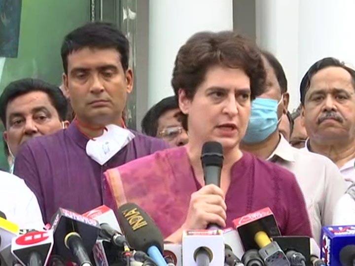 Priyanka Gandhi Targets UP CM, Writes 'Public Can Confiscate Property On Which Yogi Sits' Priyanka Gandhi Targets UP CM, Writes 'Public Can Confiscate Property On Which Yogi Sits'