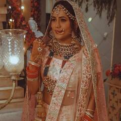 Kundali Bhagya: तीसरी बार दुल्हन बनीं प्रीता की ननद कृतिका, पिंक लहंगे में दिए कमाल के पोज