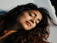 Actress  shriya saran  pics : கேளாமல் கையிலே வந்தாயே காதலே. - ஸ்ரேயா சரண்