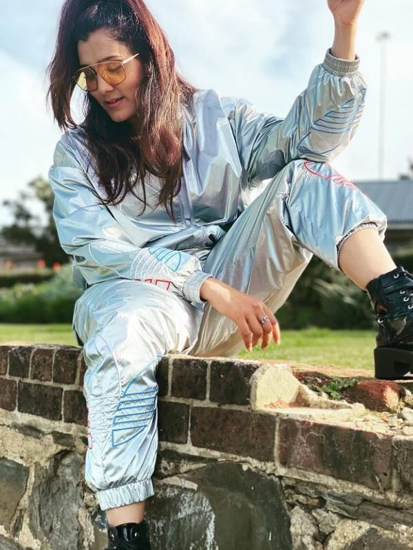 पॉपुलर सिंगर आस्था गिल को प्रति एपिसोड 1.85 लाख रुपए मिल रहे हैं.