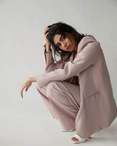 PICS: Navya Nanda, Shanaya Go Gaga Over Khushi Kapoor's New Photo-Shoot, Janhvi's Sister Rocks 'Power Suit' Look