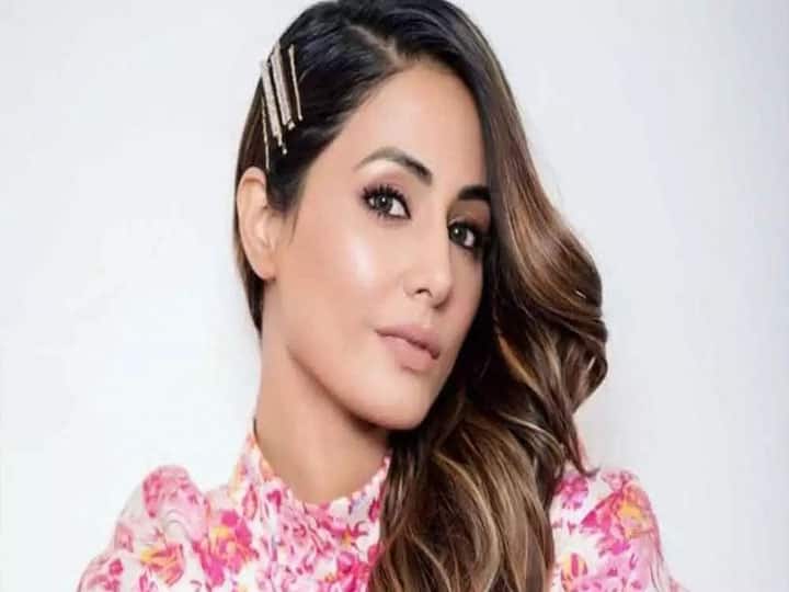 एक्ट्रेस हिना खान ने अपने करियर में सबसे ज्यादा सीरियल में काम किया. उस सीरियल का नाम था ये रिश्ता क्या कहलाता है. इस शो में उन्होंने मुख्य भूमिका निभाई थी. हिना खान ने अपने इस शो से इतिहास रच दिया था. इस शो के बाद हिना खान रियलिटी शो बिग बॉस और खतरों के खिलाड़ी में दिखाई दी थी. हिना खान ने छोटे पर्दे से परे भी कई फिल्मों में काम किया है. मीडिया रिपोर्ट के अनुसार हिना खान एक एपिसोड के लिए लगभग 1.5 से 2 लाख रुपये लेती हैं.