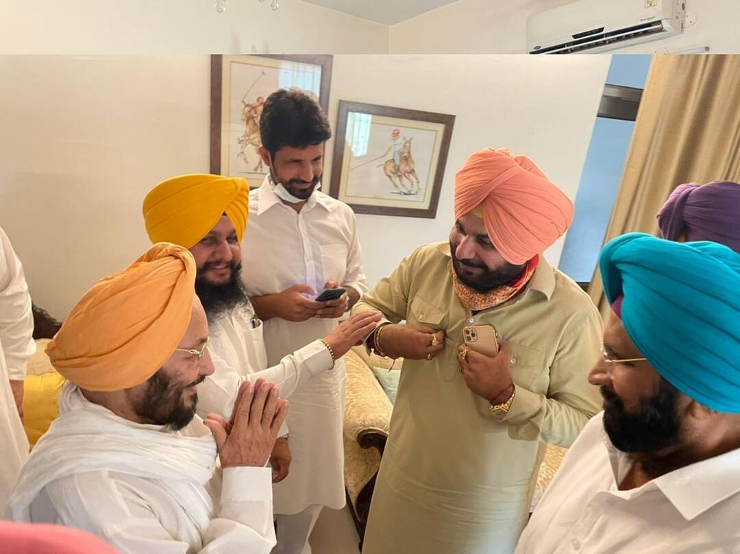 ਸਿੱਧੂ ਤੇ ਕੈਪਟਨ ਦਾ ਰੇੜਕਾ ਬਰਕਰਾਰ, ਕੈਪਟਨ ਨਰਾਜ਼! ਸਿੱਧੂ ਬਾਗੋਬਾਗ Navjot Singh Sidhu on captain Amarinder Siswan farm Harish rawat also present ਸਿੱਧੂ ਤੇ ਕੈਪਟਨ ਦਾ ਰੇੜਕਾ ਬਰਕਰਾਰ, ਕੈਪਟਨ ਨਰਾਜ਼! ਸਿੱਧੂ ਬਾਗੋਬਾਗ