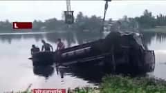 Howrah Accident : সাঁতরাগাছিতে দুর্ঘটনা, ব্রিজের রেলিং ভেঙে ঝিলে লরি