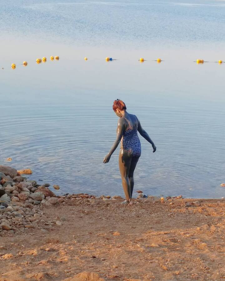 The actress can be seen enjoying her mud bath in the Dead Sea. While sharing the pictures, Munmun Dutta wrote, “Dead Sea and it's therapeutic mud bath. Jordan 🇯🇴, 2017 ..” (Image courtesy - @mmoonstar/Instagram)