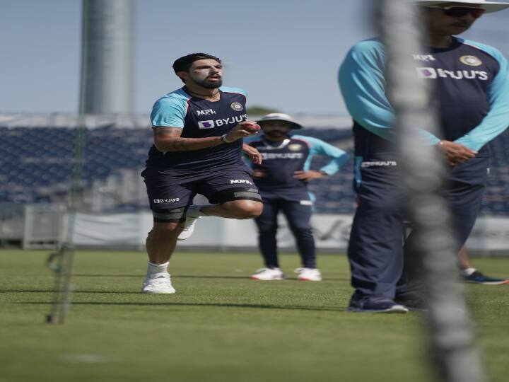 इंग्लैंड दौरे पर इशांत शर्मा टीम के सबसे अनुभवी तेज गेंदबाज हैं. वर्ल्ड टेस्ट चैंपियनशिप के फाइनल में पहली बार में उनका प्रदर्शन ठीक रहा था, लेकिन दूसरी पारी में वे अच्छा प्रदर्शन नहीं कर पाए. अब वे इंग्लैंड के खिलाफ सीरीज के लिए जमकर गेंदबाजी की प्रैक्टिस कर रहे हैं.
