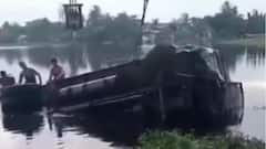 Santragachi Accident: সাঁতরাগাছি ব্রিজ থেকে রেলিং ভেঙে ঝিলে পড়ল লরি, গ্রেফতার চালক