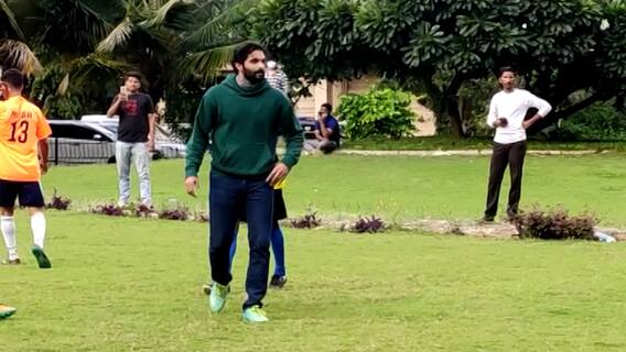 Amit Thackeray : अमित ठाकरे राजकीय मैदानातून फुटबॉलच्या मैदानात, नाशकात घेतला फुटबॉलचा आनंद