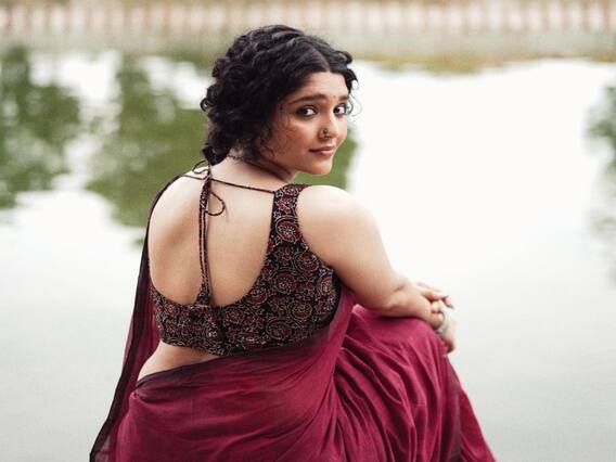 Actress Ritika singh pics: சிங்கப்பூர் சேலை என் செவத்த பொண்ணு மேல - ரித்திகா சிங் போட்டோ ஷூட் Actress Ritika singh pics: சிங்கப்பூர் சேலை என் செவத்த பொண்ணு மேல - ரித்திகா சிங் போட்டோ ஷூட்