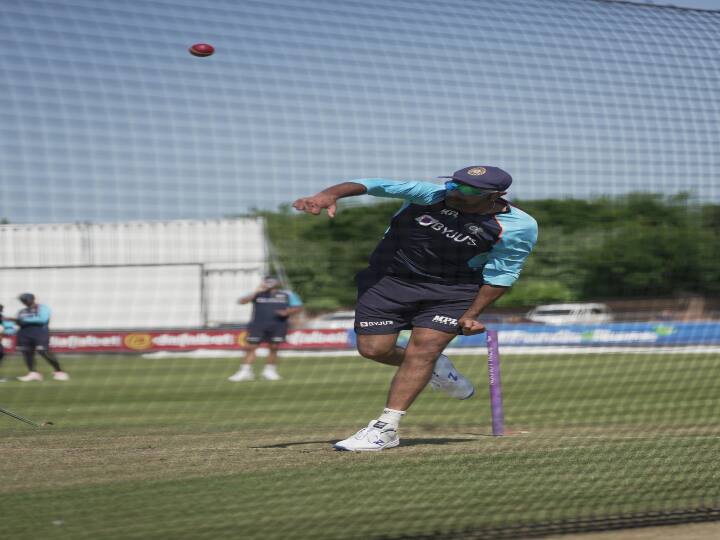 रविचंद्रन अश्विन ने हाल ही में इंग्लिश काउंटी चैंपियशिप में सरे की तरफ से खेलते हुए मैच की दूसरी पारी में 6 विकेट चटककार यह साफ कर दिया है कि वे आगामी सीरीज में इंग्लैंड के लिए मुसीबत बन सकते हैं.