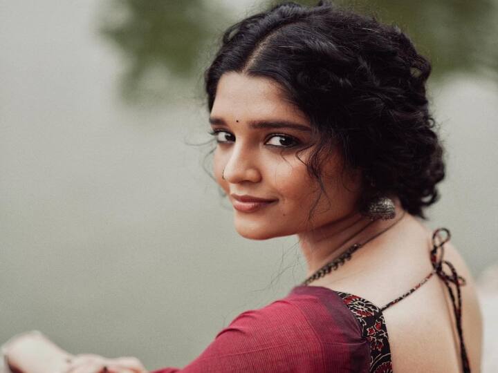 இறுதிச்சுற்று படம் மூலம் சினிமா துறையில் நுழைந்தார்